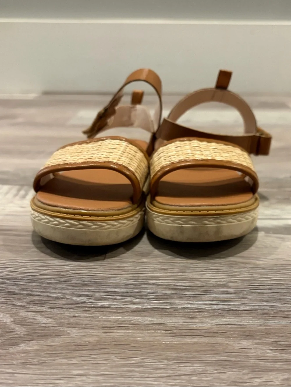 OshKosh B’gosh Leo Toddler Girls Wedge Sandals w/ velcro strap size 9